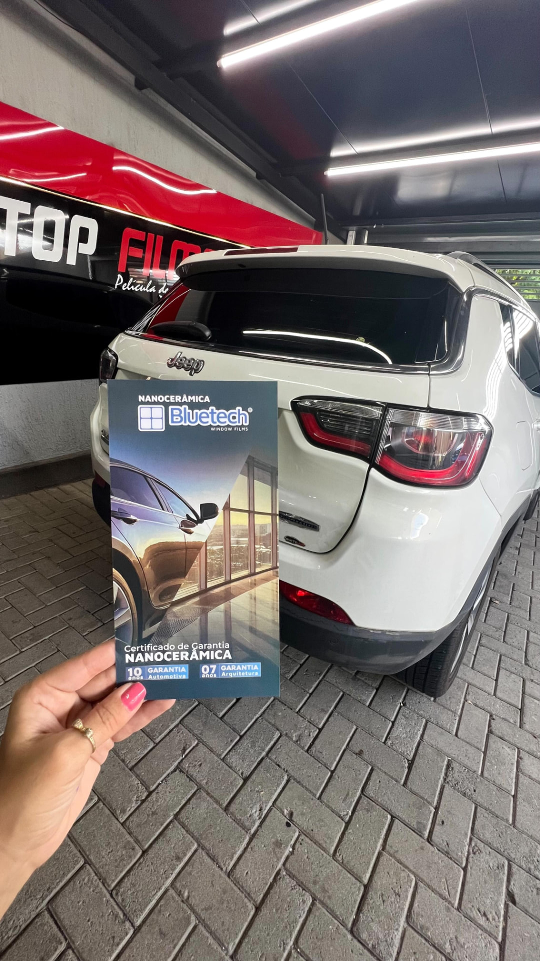 Jeep Compass branco e certificado de garantia nanocerâmica