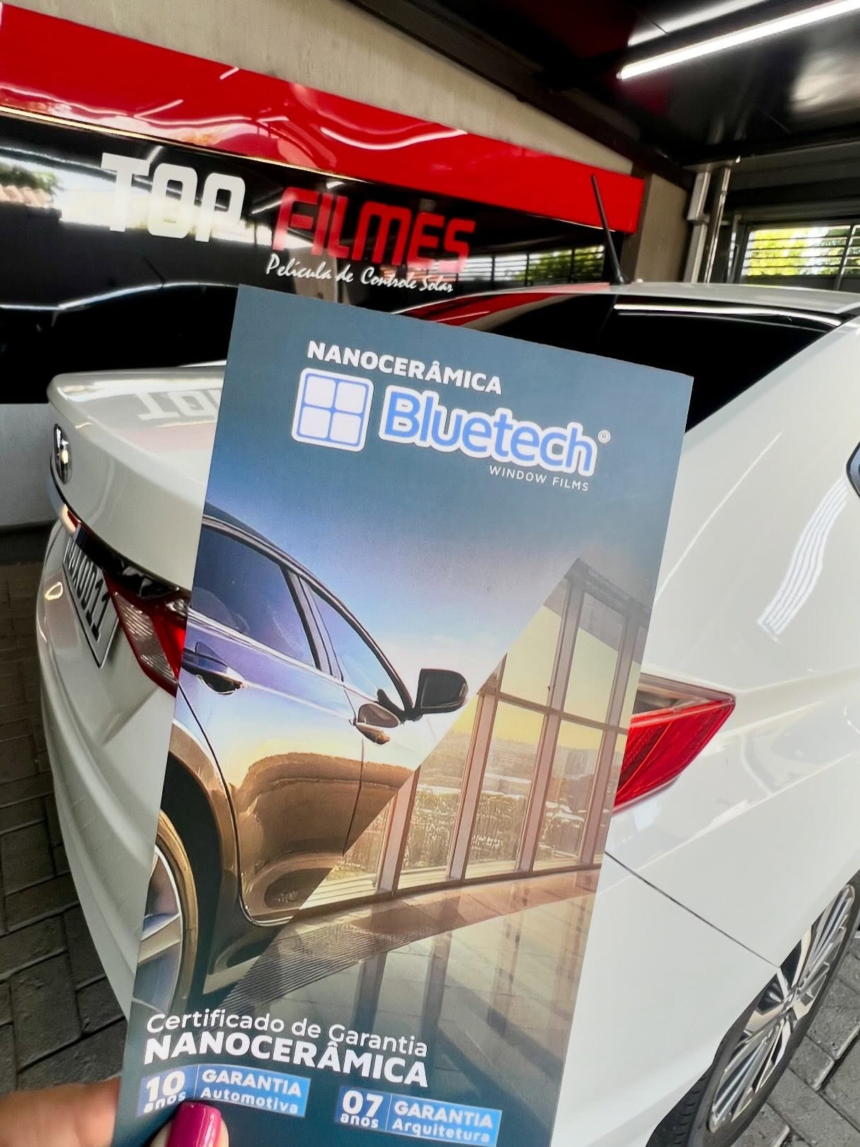 Certificado de garantia de película nanocerâmica Bluetech entregue ao cliente
